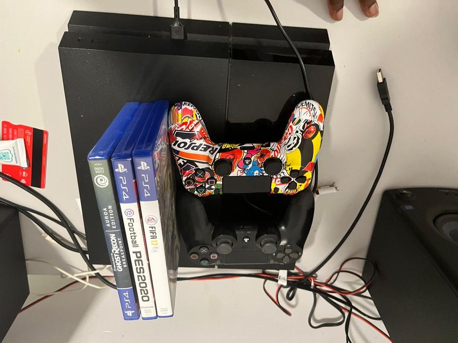 PlayStatio 4 semi nova