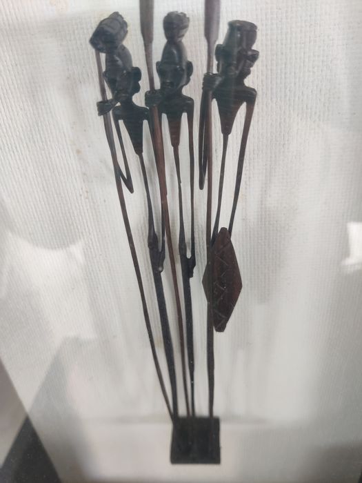 Quadros com peças africanas (comprados em galeria de arte)