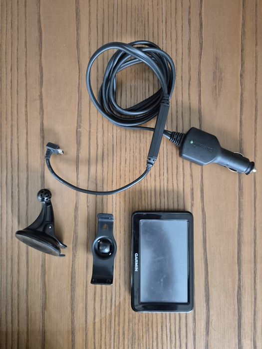 GPS Garmin com suporte e carregador de carro