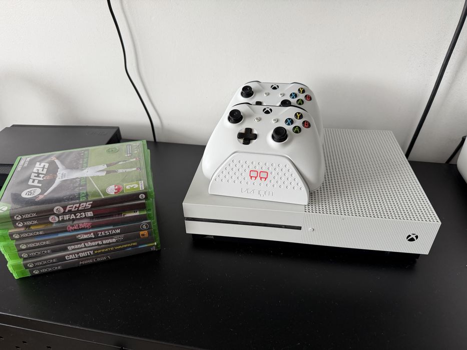 Konsola xbox one + pady + gry