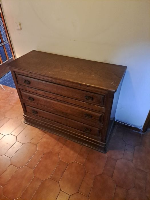 Comoda em castanho velho de Pacos de ferreira