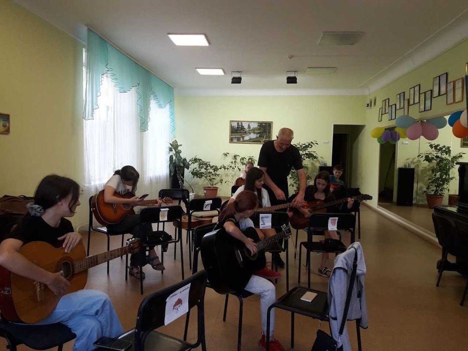Уроки гри на гітарі. Уроки игры на гитаре. Обучение игре. Уроки гитары