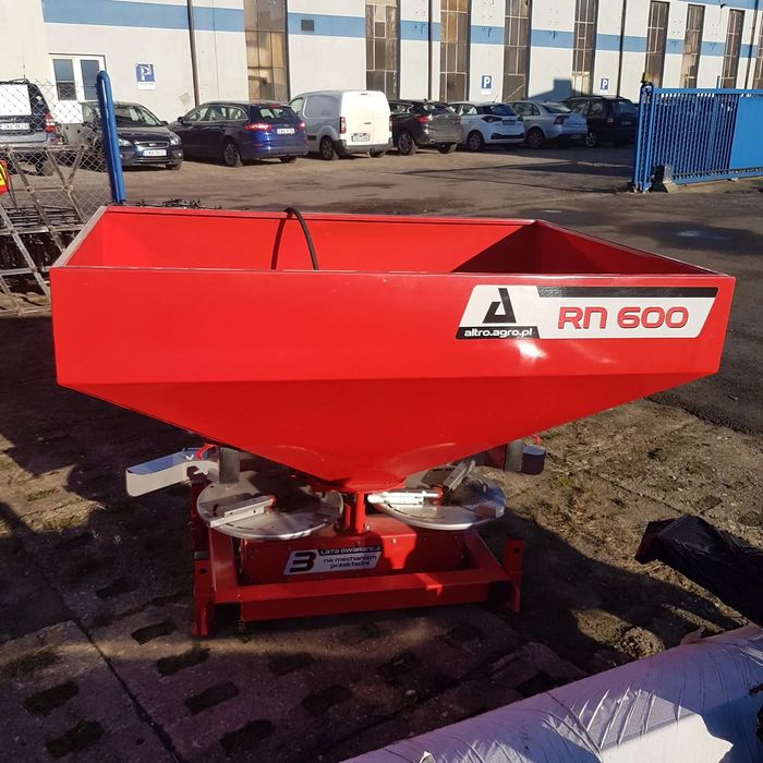 Rozsiewacz Altro  Rozsiewacz Nawozów  Rn/600 , Rn/800 , Rn/1200