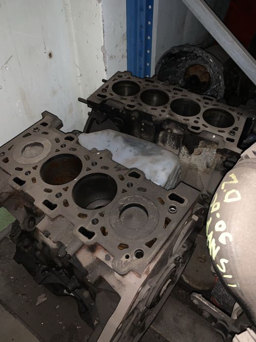 Blok dół silnika wal tloki komplet Renault Trafic Vivaro 2.0DCI M9R