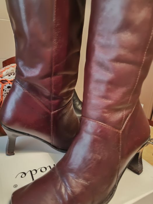 Botas em pele e forro também