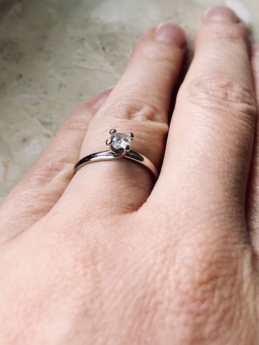 Pierścionek zaręczynowy białe złoto diament