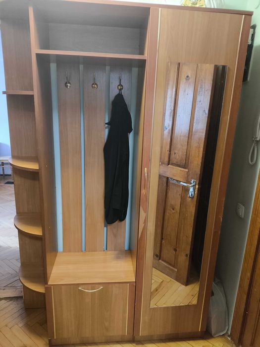 Меблі у передпокій