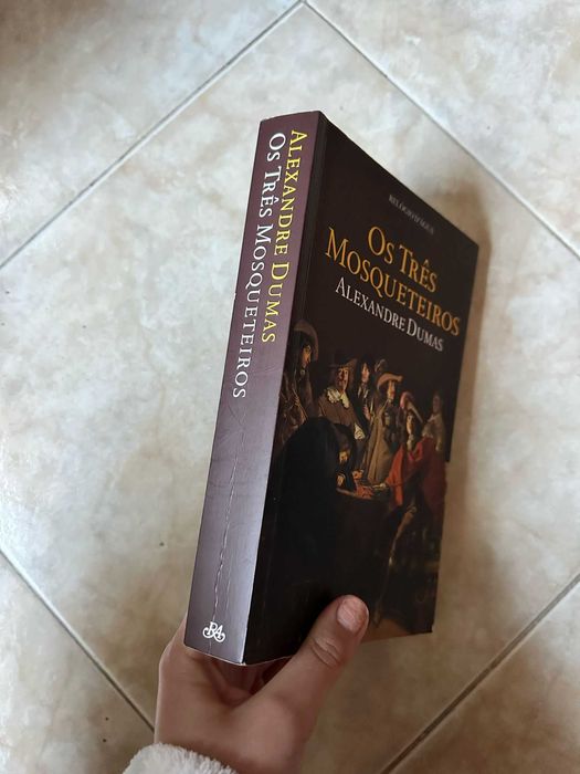 Livro Os Três Mosqueteiros de Alexandre Dumas