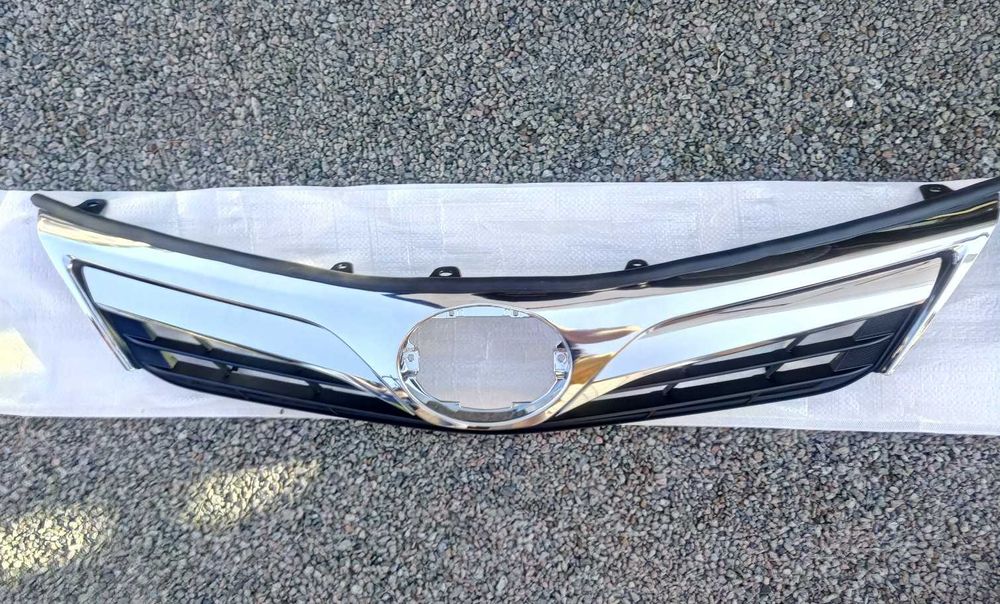 Решётка радиатора Toyota Camry 50 USA LE решетка Камри 50 ЛЕ 2011-2014