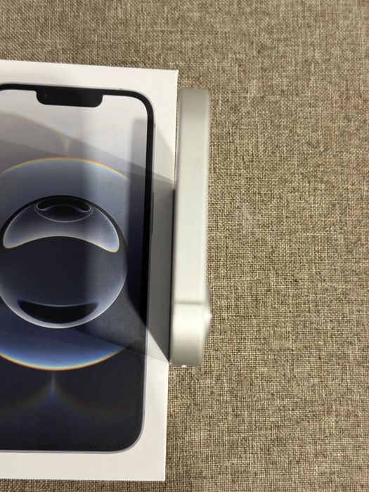 Iphone 16E 128 White