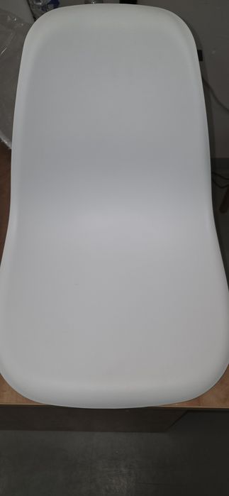 Krzesla skandynawskie białe