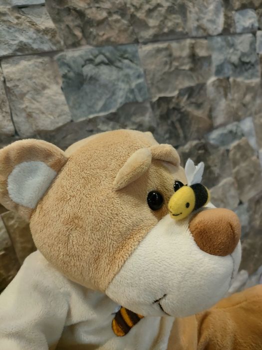 Boneco peluche Urso com pote de mel.