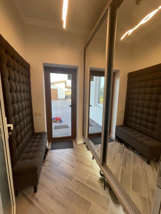 Гарний, Сучасний, добротний  будинок з басейном