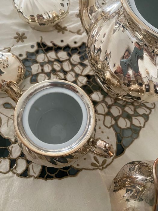 Serviço em casquinha e porcelana