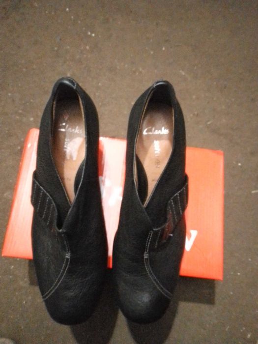 Продам Туфли женские Clarks