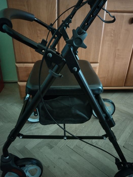 Chodzik z siodełkiem. Nowy.