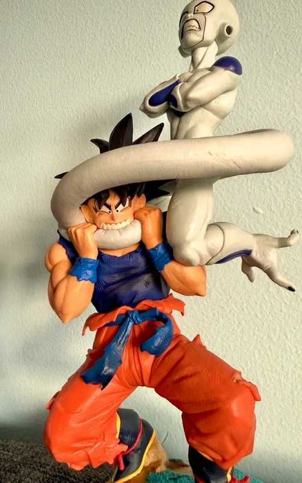 Goku vs Frieza Ichiban Kuji Revible Moment C Prize Original