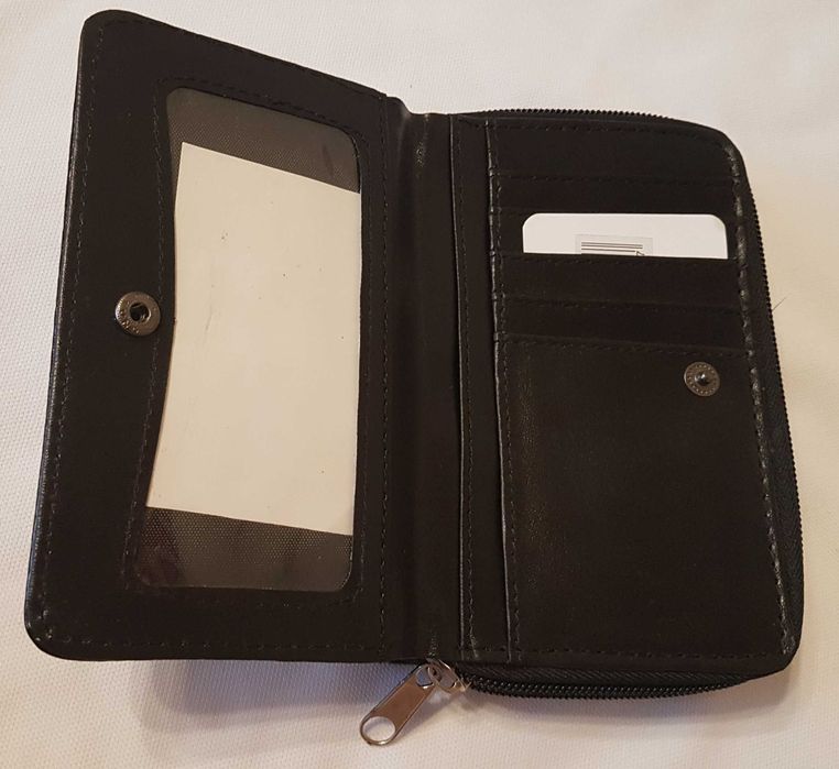 Czarny portfel damski lakierowany