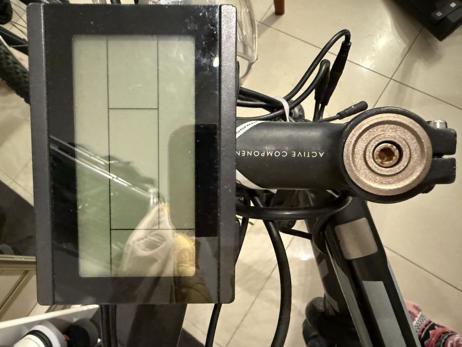 Używany rower elektryczny marki Esprit w doskonałym stanie.