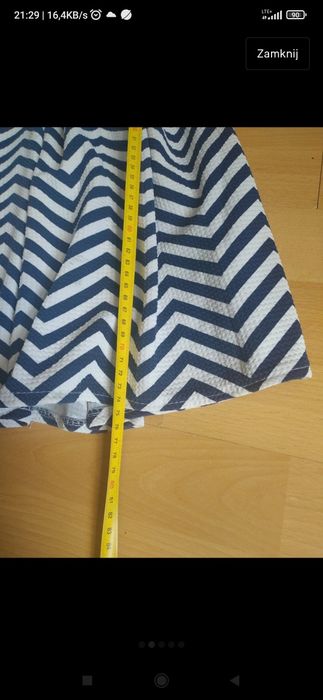 Sukienka w rozmiarze S ale myślę że na M że będzie dobre