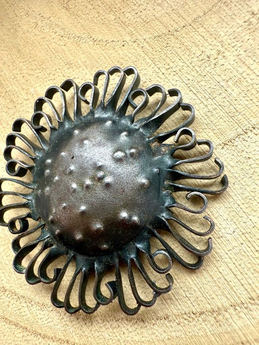 Stara broszka PRL metaloplastyka