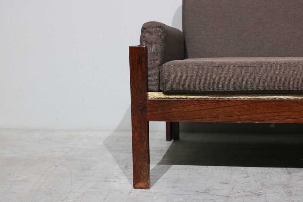 Sofá vintage em pau santo