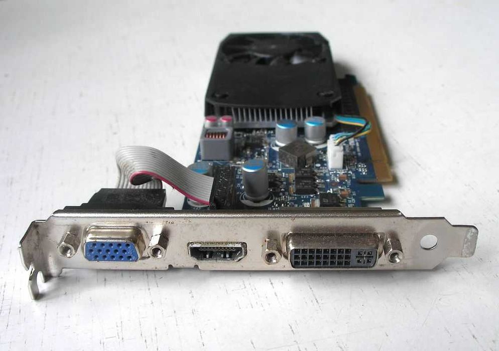 Видеокарта NVidia GeForce GT220 (1 ГБ, 128 бит)