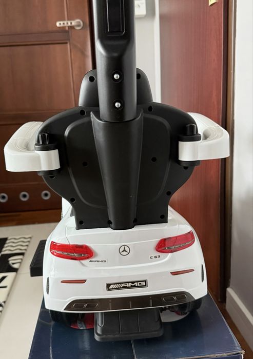 Jeździk Mercedes AMG C63 2w1. Pchacz, muzyka, klakson