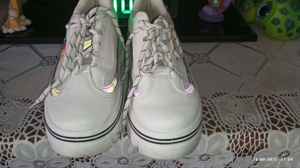 Красовки для девочки зимние в идеальном состоянии на утеплителе