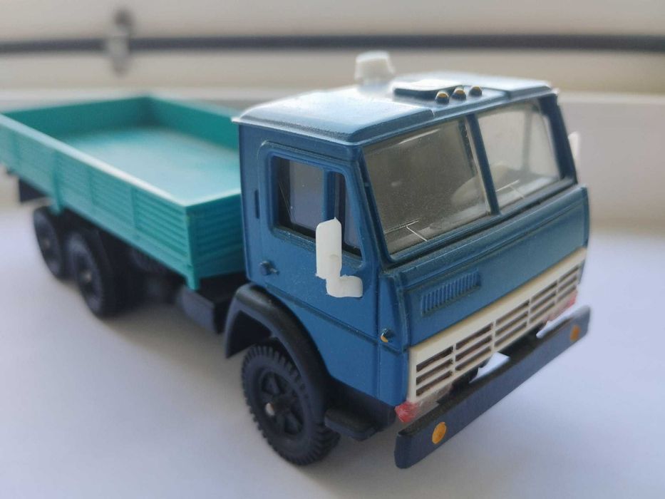 модели КАМАЗов  5320, 55111 и 5410 сделано в СССР м 1/43 в идеальном состоянии