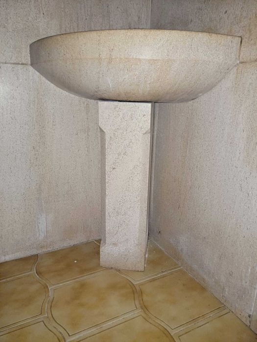 Pia / lavatório de pedra para canto, com torneira