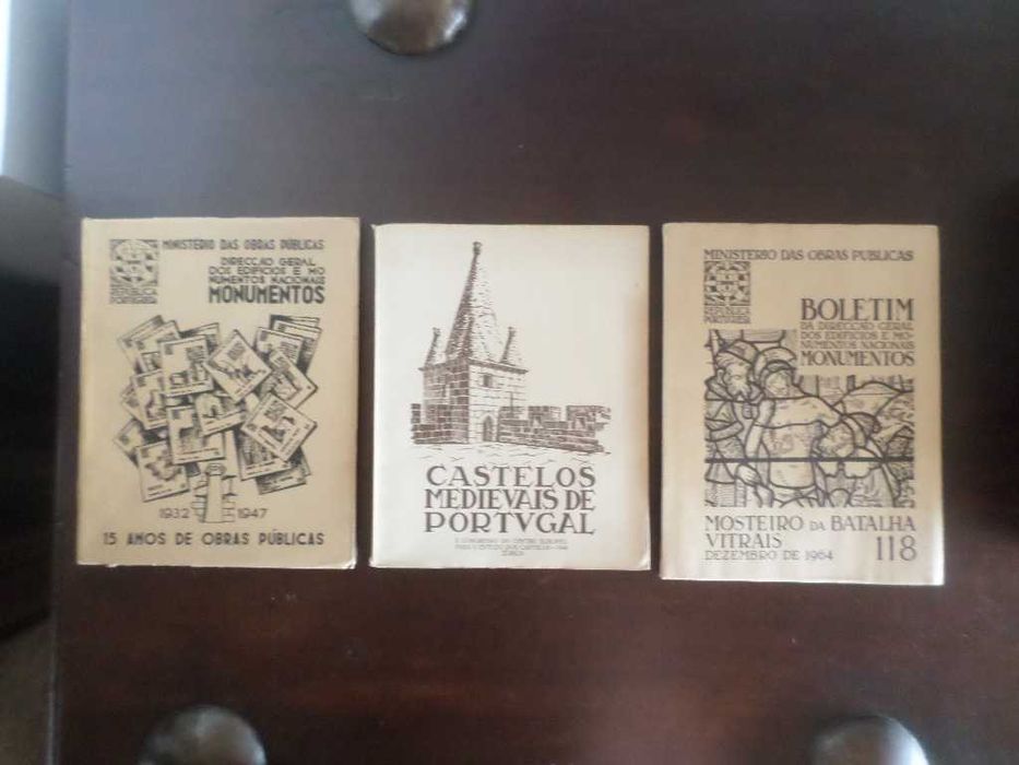 Livros de Raul Lino e outros sobre monumentos nacionais