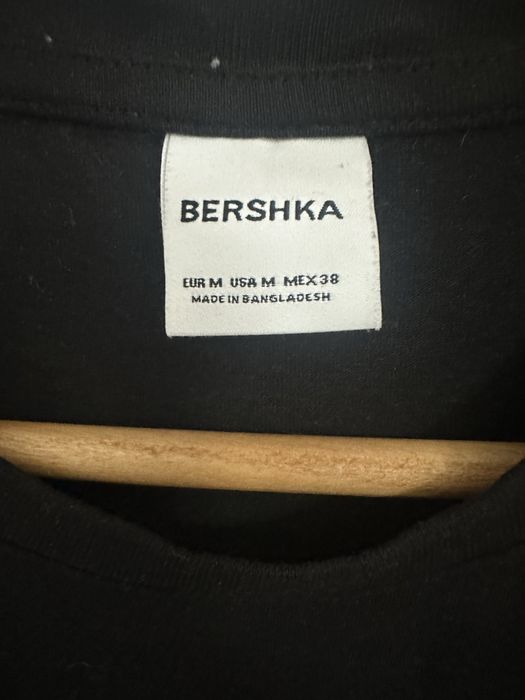 T-shirt preta com