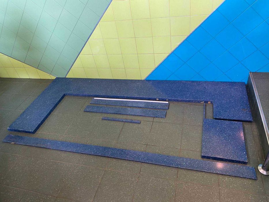 Стільниця з акрилового каменю