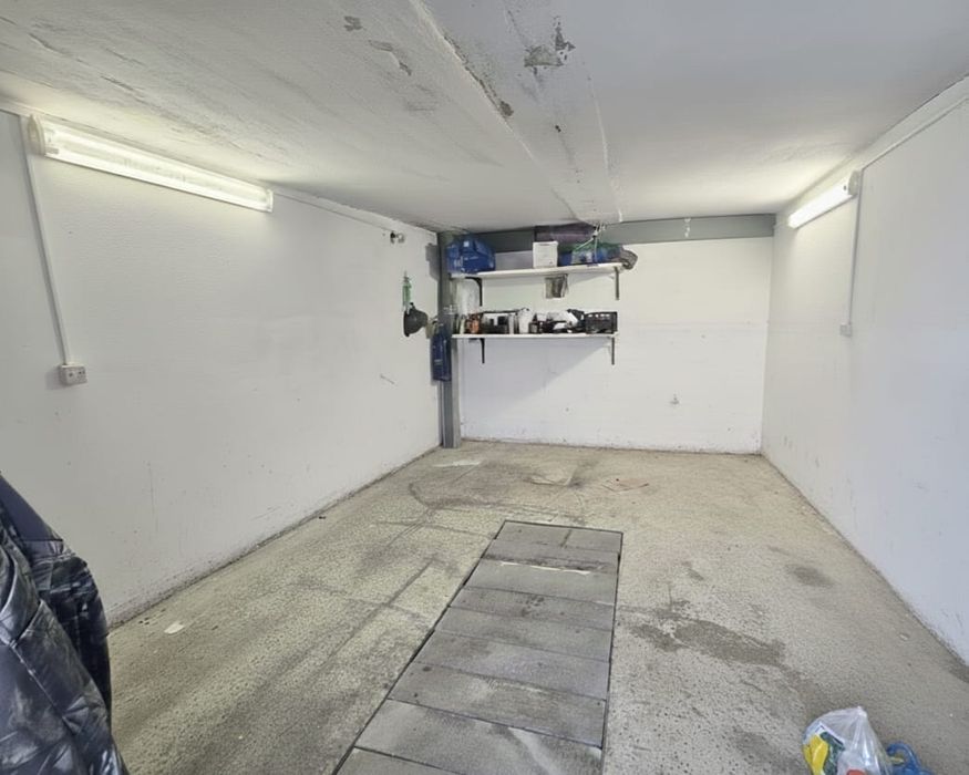 Гараж в кооперативі Іскра