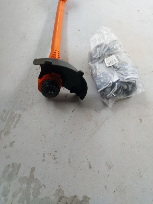 1 roçadora r de relva cantos Black Deker elétrica +10   pares de luvas marca juba