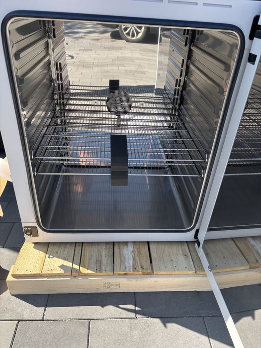 Suszarka laboratoryjna Binder FED 260