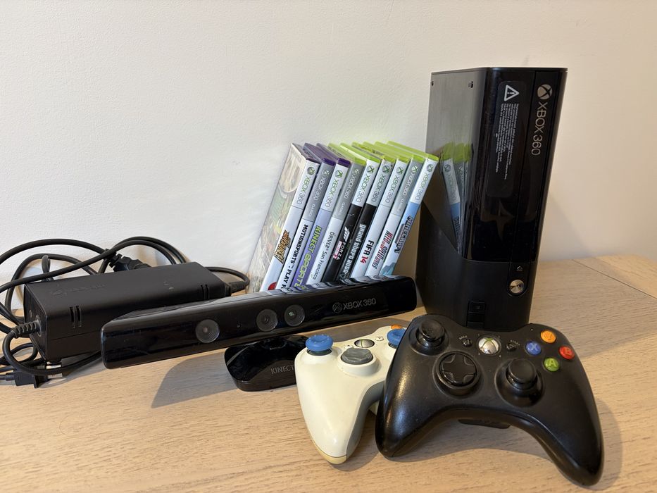 Xbox 360, kinect, 2 pady, zasilacz +gry