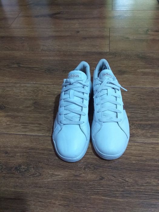 Кросівки жіночі Adidas