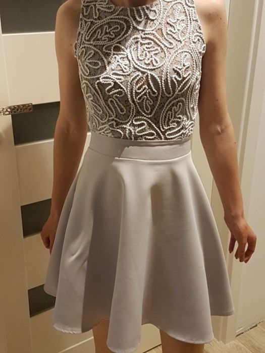 Srebrna / szara Sukienka jak nowa +gratis kolczyki