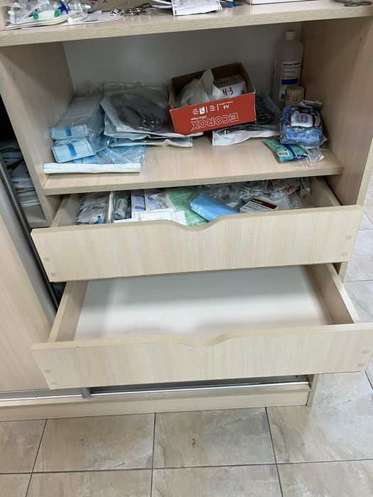 Велика біла шафа