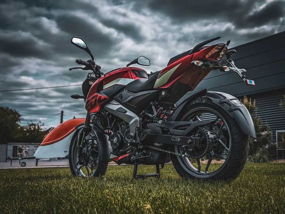 Новий мотоцикл BAJAJ PULSAR NS200, мотосалон Артмото Полтава