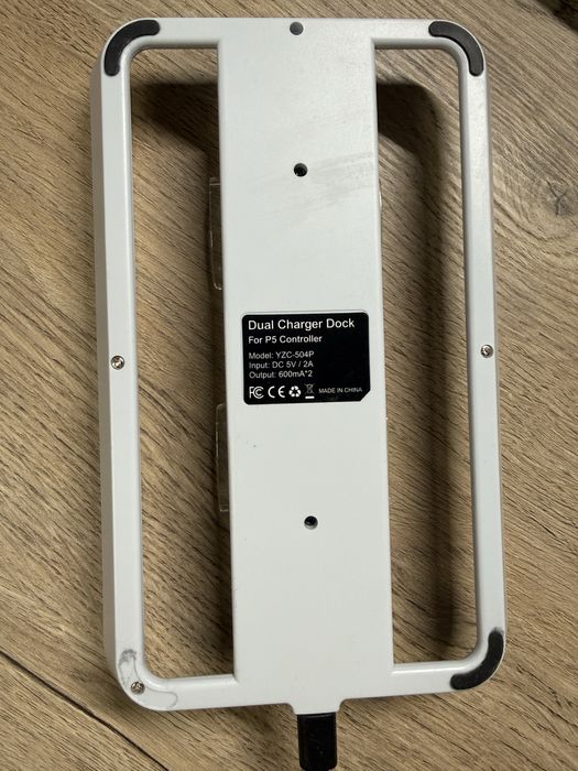 Продам зарядну станцію для контролерів PS5