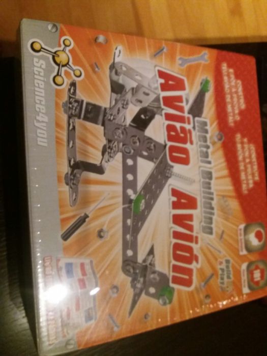 Brinquedo novo da science4you metal building avião