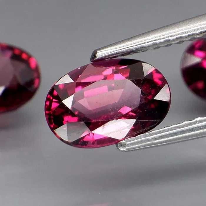 GRANADAS RODOLITA - 4.79 CT, SAFIRAS - 3.15 CT,SAFIRAS - 2,15 CT