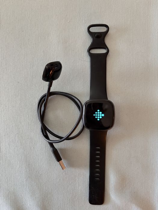 Smartwatch Fitbit Versa 4 (Google) - c/ Bracelete Extra