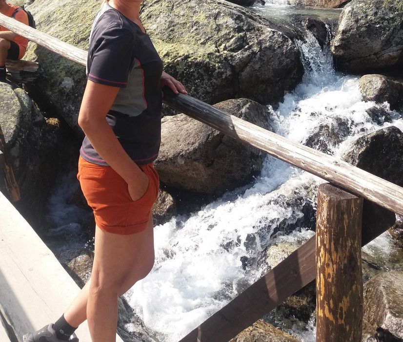 szara koszulka trekkingowa