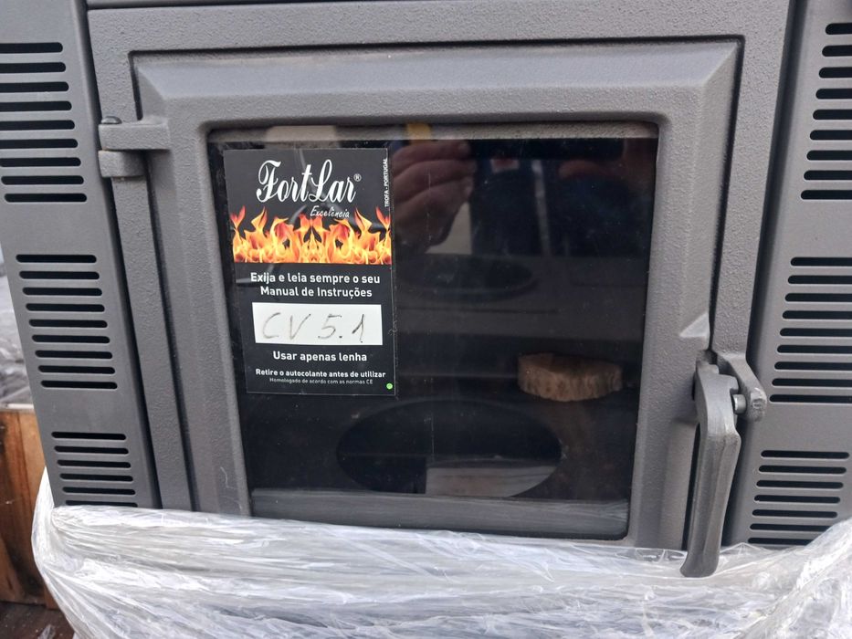 Salamandra ventilada a lenha  Fortlar Nova na embalagem.