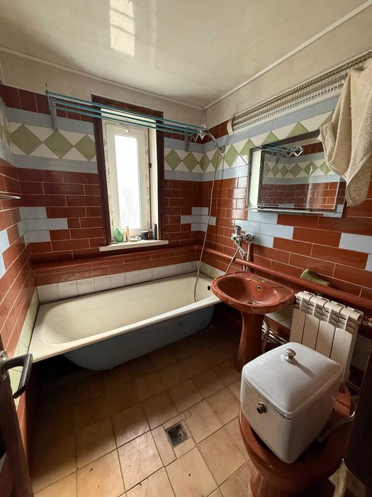 Продаж домоволодіння з двома будинками для великої родини в с. Вергуни