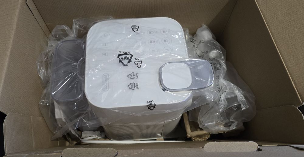 Vendo máquina nespresso  como nova com 1 aerocino novo